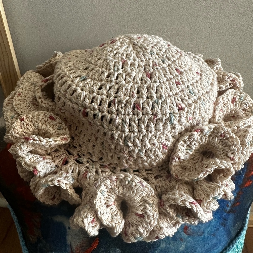 Crocheting flower bucket hat, handmade